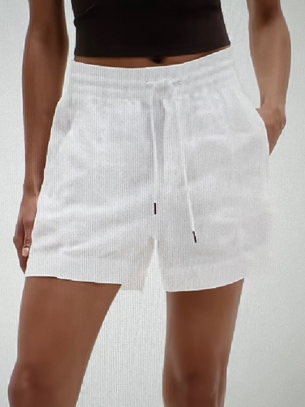 ATHLETA RETREAT LINEN MID RISE 4" SHORT White Size L